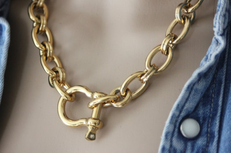 Gold-tone stainless steel necklace with large XL links shackle clasp image 7