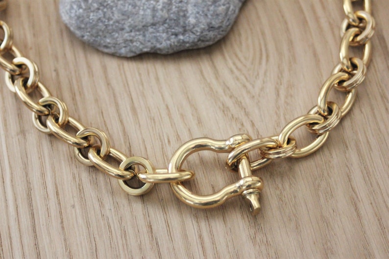 Gold-tone stainless steel necklace with large XL links shackle clasp image 5