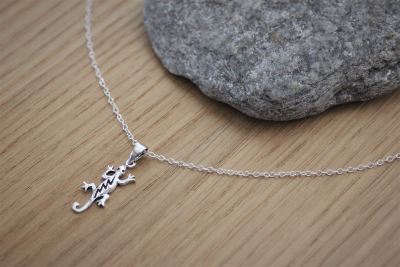 Minimalist Sterling silver choker necklace lizard charm gecko