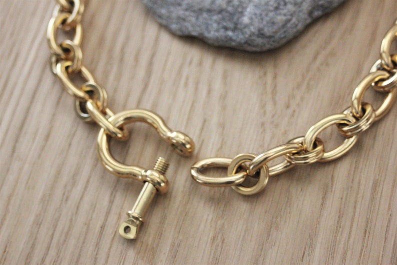 Gold-tone stainless steel necklace with large XL links shackle clasp image 6