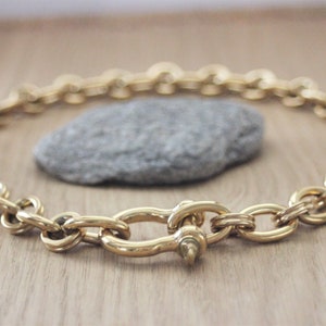 Gold-tone stainless steel necklace with large XL links shackle clasp image 8