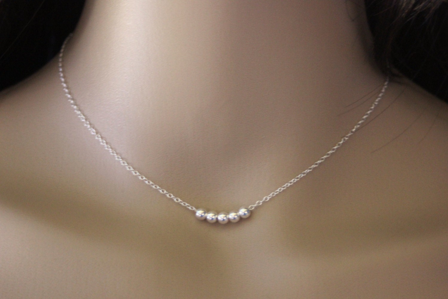 Collier argent massif avec 5 perles boules lisses en argent minimaliste