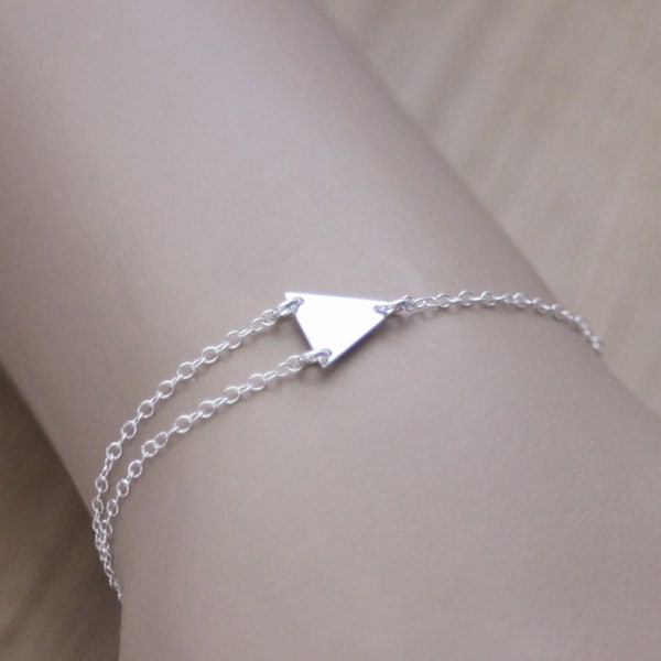 Bracelet asymetrique en argent massif multi-rangs double chaine avec médaille triangle