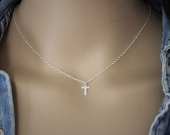 Collier minimaliste en argent massif pendentif petite croix