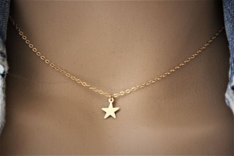 Collier ras de cou fin et minimaliste pendentif petite étoile en or Gold Filled image 9