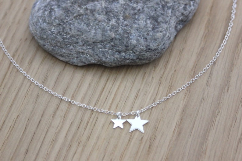 Collier minimaliste ras de cou en argent massif 2 étoiles image 2