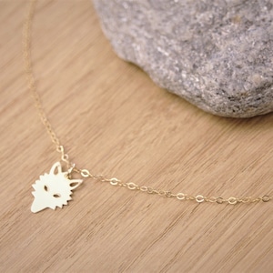 Collier minimaliste en or Gold Filled pendentif tête de loup image 2