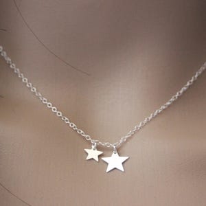 Collier minimaliste ras de cou en argent massif 2 étoiles image 1