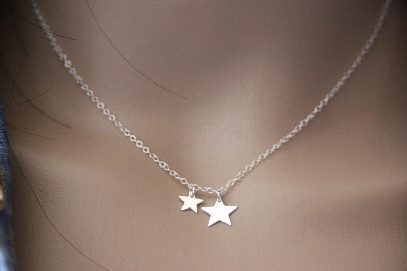 Collier minimaliste ras de cou en argent massif 2 étoiles image 1