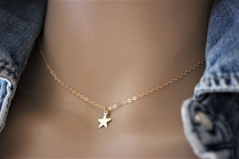 Collier ras de cou fin et minimaliste pendentif petite étoile en or Gold Filled image 7