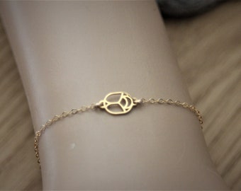 Pulsera de oro minimalista Escarabajo de la suerte lleno de oro