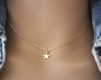 Collier ras de cou fin et minimaliste pendentif petite étoile en or Gold Filled