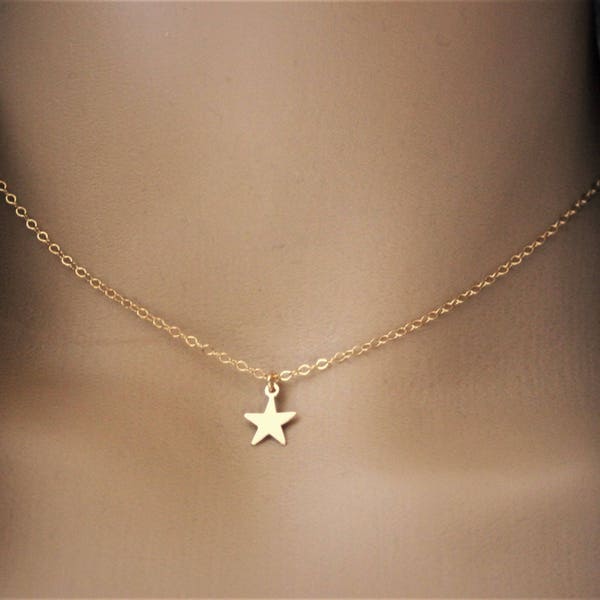 Collier ras de cou fin et minimaliste pendentif petite étoile en or Gold Filled