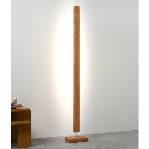 Weiße LED-Stehleuchte aus Holz // Dimmbare Stehlampe in weißer Eiche, Nachtsäule, Messing-Eckleuchte mit Fernbedienung, modern minimalistisch