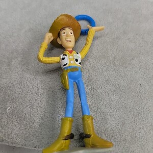 Llavero vintage de Woody de Toy Story de Disney Pixar con clip para mochila, 1995, 10 cm de alto. imagen 14