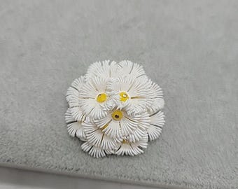 Vintage Daisy Cluster Brooch White Yellow Plastic Bead Domed Flower Hong Kong 2"