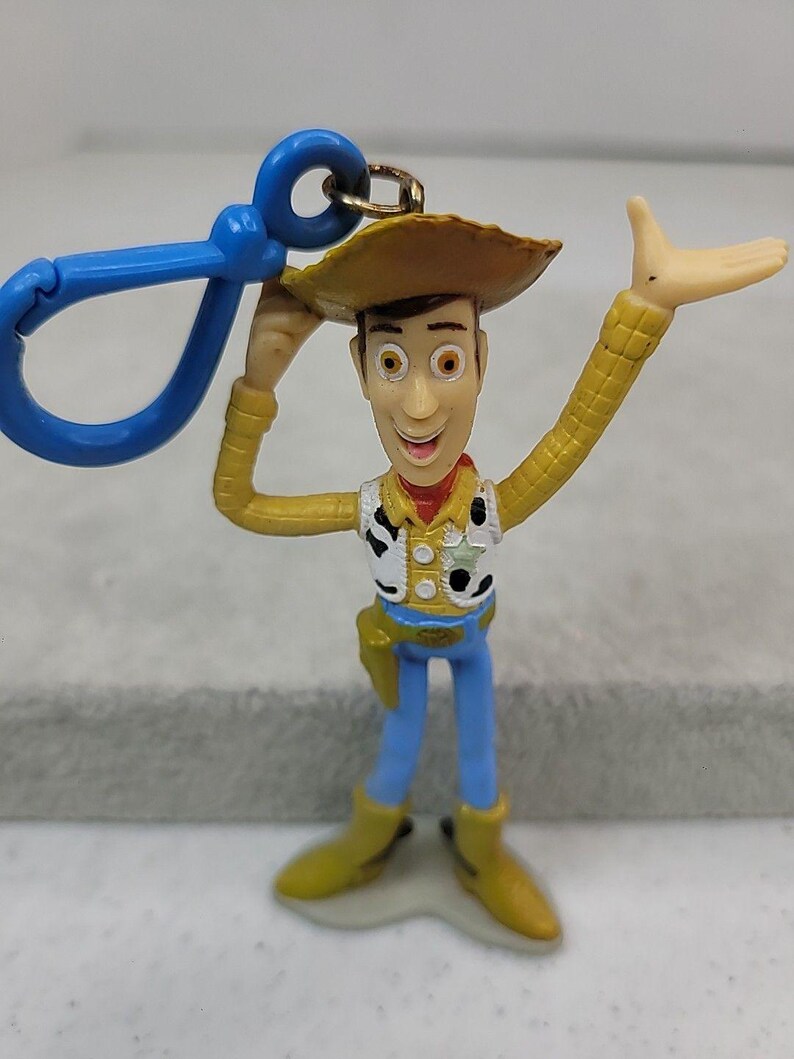 Llavero vintage de Woody de Toy Story de Disney Pixar con clip para mochila, 1995, 10 cm de alto. imagen 3