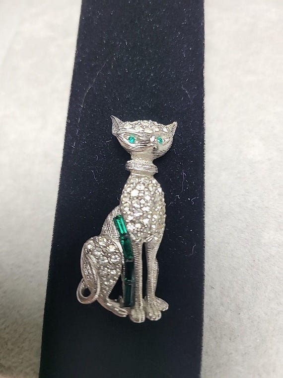 Cat Siamese Brooch Clear Rhinestone Pave & Emerald Rhinestone Eyes 2" Silvertone