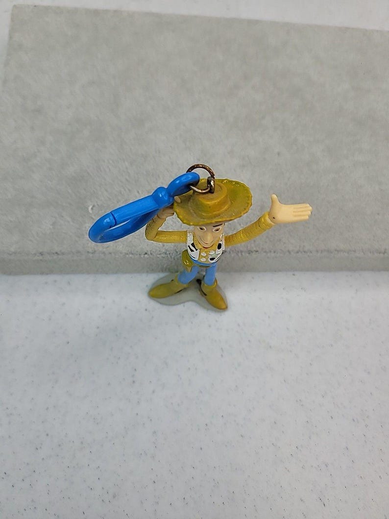 Llavero vintage de Woody de Toy Story de Disney Pixar con clip para mochila, 1995, 10 cm de alto. imagen 5