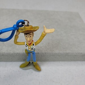 Llavero vintage de Woody de Toy Story de Disney Pixar con clip para mochila, 1995, 10 cm de alto. imagen 7