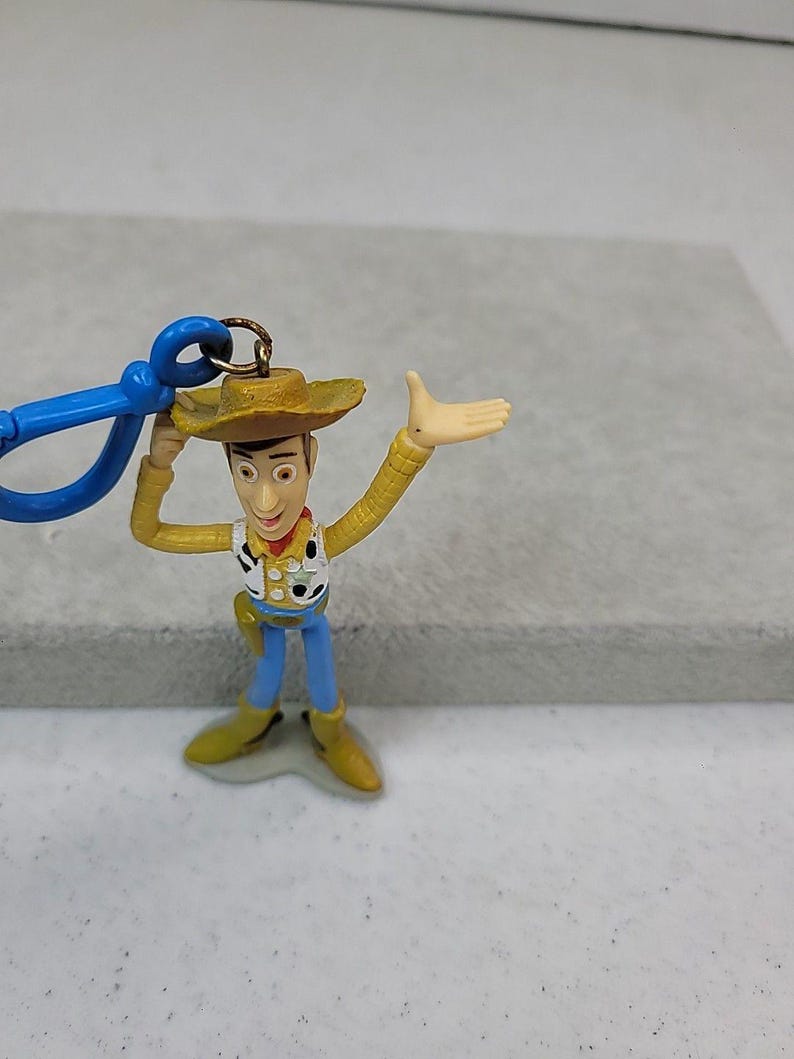 Llavero vintage de Woody de Toy Story de Disney Pixar con clip para mochila, 1995, 10 cm de alto. imagen 7
