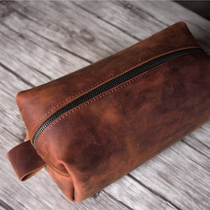 Personalized Leather Makeup Bag for Women Leather Dopp Kit, Custom Toiletry Bag for Women, Travel Bag, Monogrammed Large Makeup Organizer