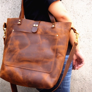 Handmade Full Grain Leather Tote Bag: Women&#39;s Crossbody, 14-inch Laptop Bag