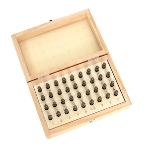 Stamping Alphabet (con custodia in legno) Set, iniziali Imprint sulla pelle, strumenti artigianali in pelle MLT- P0000CRU