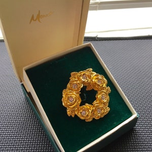 Stunning Vintage Monet Holiday Wreath of Roses Brooch in Original Box image 2