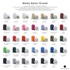 Puede incluir: Una carta de colores de carretes de hilo de nailon texturizado de Pacific Trimming, con treinta y cinco tonos distintos que van desde el blanco y neutros hasta rojos, azules, verdes y tonos oscuros vibrantes, etiquetados con nombre y número.
