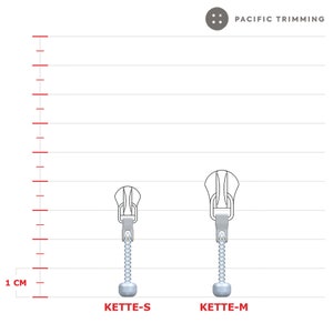 May include: Two silver zipper pulls with a metal slider and a chain. The zipper pull on the left is labeled "KETTE-S" and the zipper pull on the right is labeled "KETTE-M". A ruler with 1 cm markings is shown on the left side of the image.