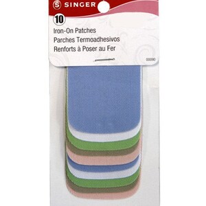 Puede incluir: Un paquete de 10 parches termoadhesivos en varios colores, incluyendo azul, verde, rosa y blanco. Los parches están diseñados para ser utilizados para reparar o decorar telas. El empaque presenta el logotipo de la marca Singer y el texto "Iron-On Patches, Parches Termoadhesivos, Renforts à Poser au Fer".