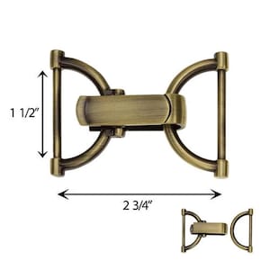 Puede incluir: Un cierre de hebilla de metal en tono lat&oacute;n antiguo con dos bucles laterales en forma de D conectados por un mecanismo central. La vista principal muestra dimensiones de 3,81 cm de alto y 6,99 cm de ancho, con una vista separada en la parte inferior.