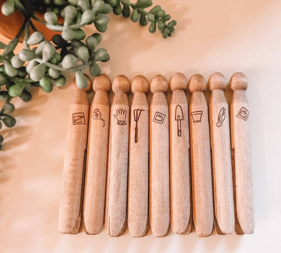 Vintage Inspired Clothespins, Set of 9, Numbered, Old Clothespins, Old  Fashioned Round Wooden Clothespins, Vintage Decor 