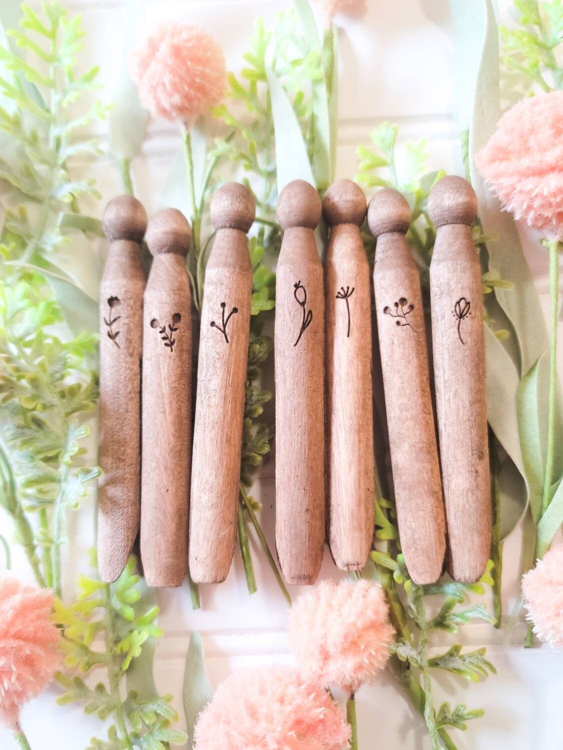 Vintage Inspired Clothespins, Set of 9, Numbered, Old Clothespins, Old  Fashioned Round Wooden Clothespins, Vintage Decor 