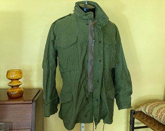 Vintage Military Apparel Cold Weather Field Coat Jacket Green Medium Regular OG-107 Men's Clothing Circa 1980s