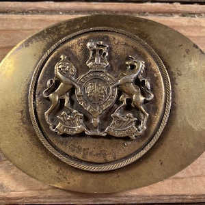 Vintage Metal Belt Buckle Antique Brass Finish Coat of Arms Latin 1980s Rockabilly Style Fashion Clothing Accessories