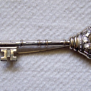 Skeleton Keys Antiqued Bronze Key Charms Key Pendants Bronze Keys Crown  Keys Queen Keys 37mm 10 Pcs Old Fashioned Keys 