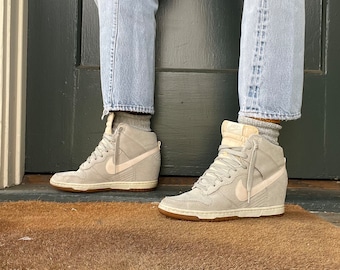 vintage y2k nike light grey suede wedge sportswear streetwear platform dunk sky hi high tops size 8.5 womens