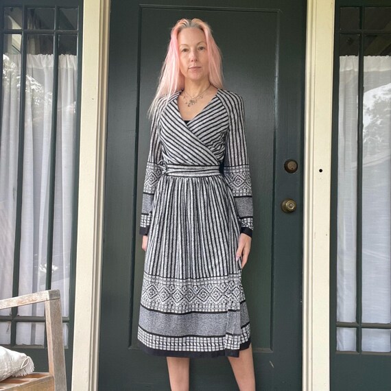 vintage 70s black white print long sleeve wrap dress size xsmall small