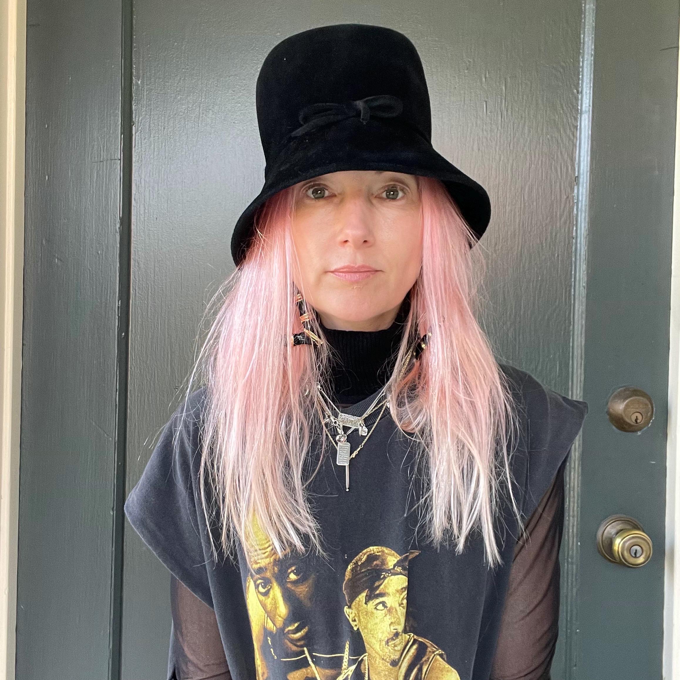 ✨️Vintage! Saks Fifth Avenue Black Wide-Brim Wool Cloche Hat! Vintage 50s Saks Fifth Avenue Millinery Salon Black Cloche  main image 2