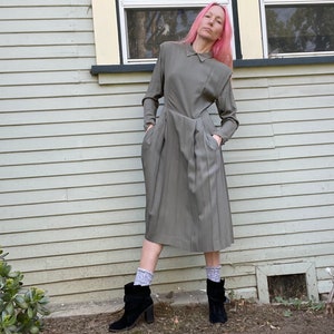 vintage 70s 80s fiorucci viscose khaki clay long sleeve peter pan collar pleated pocketed dress size small