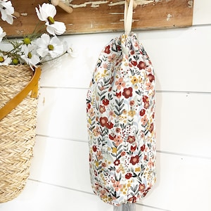 ワイルドフラワープラスチックバッグホルダー、吊り下げバッグホルダー、プラスチックバッグディスペンサー、キッチンバッグ収納、リサイクルバッグホルダー、食料品バッグホルダー、