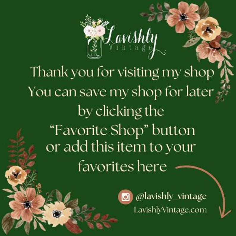 Puede incluir: Un fondo verde con un dise&ntilde;o floral y texto que dice "Lavishly Vintage". El texto debajo dice "Gracias por visitar mi tienda. Puedes guardar mi tienda para m&aacute;s tarde haciendo clic en el bot&oacute;n "Tienda favorita" o agregar este art&iacute;culo a tus favoritos aqu&iacute;." El texto en la parte inferior dice "@lavishly_vintage LavishlyVintage.com".
