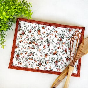 Casserole Hot Pad, Oversized Quilted, Emily Florals Hot Pad, Large Trivet, Reversible Kitchen Hot Pad, Hostess Gift,