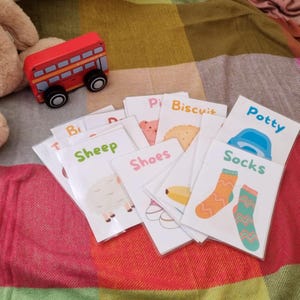 Schede didattiche stampabili per bambini piccoli di tutti i giorni - Riguardano alcuni alimenti, animali, giocattoli ecc. Attività di apprendimento da stampare a casa.