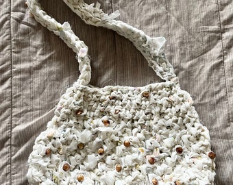 Sac à bandoulière / sac à main bohème en tricot à la main recyclé avec perles recyclées