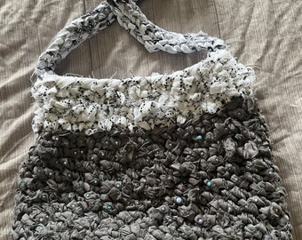 Sac à bandoulière recyclé tricoté à la main à partir de déchets textiles !