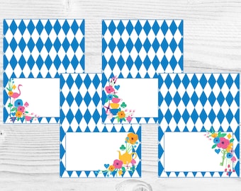Puede incluir: Cinco tarjetas de lugar con estampado de diamantes azules y blancos con diseños florales y tazas de té. Cada tarjeta tiene un espacio en blanco para escribir un nombre.