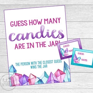 Puede incluir: Un cartel de juego imprimible con cristales de acuarela púrpura y rosa. El cartel dice "Adivina cuántos caramelos hay en el frasco. La persona que más se acerque al número gana el frasco."